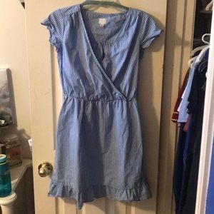Adorable blue dress!